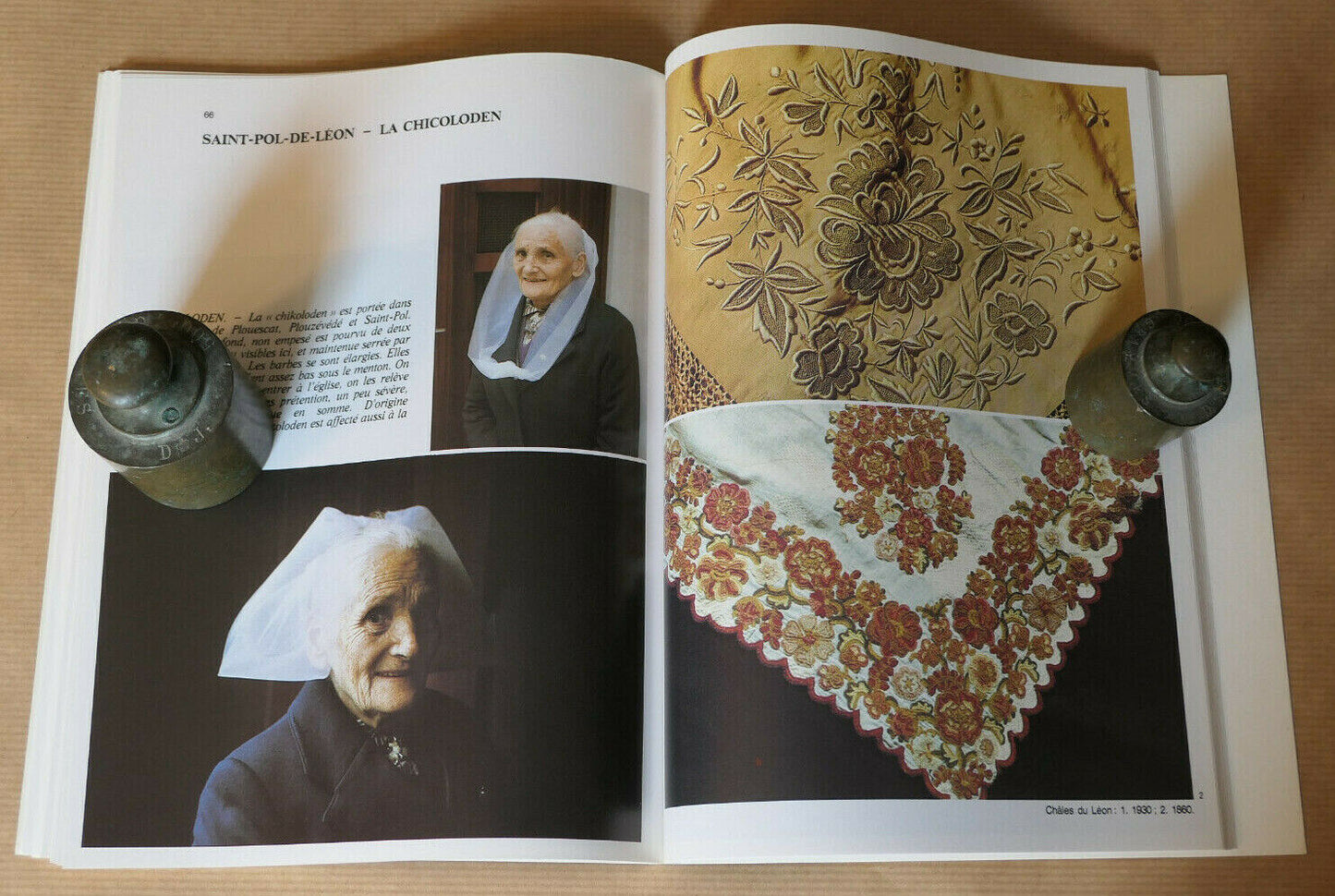 COIFFES ET COSTUMES DE BRETAGNE / PIERRE JAKEZ HELIAS / EDITIONS JOS 1986