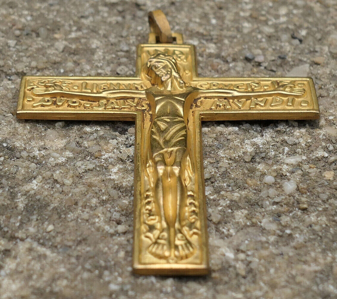 ANCIEN PENDENTIF CROIX METAL DORE SIGNED FERNAND PY CIRCA 1930 RELIGIOUS