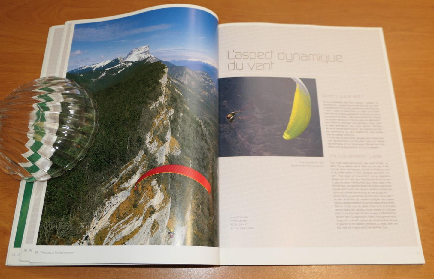 PARAPENTE / SPORTS DE L'EXTREME / MATERIEL EQUIPEMENT PHOTOS / 2003