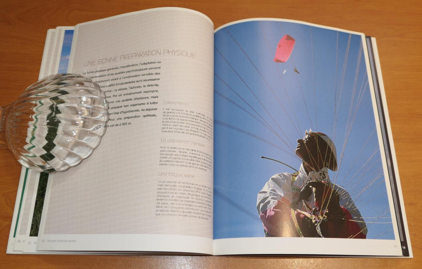 PARAPENTE / SPORTS DE L'EXTREME / MATERIEL EQUIPEMENT PHOTOS / 2003