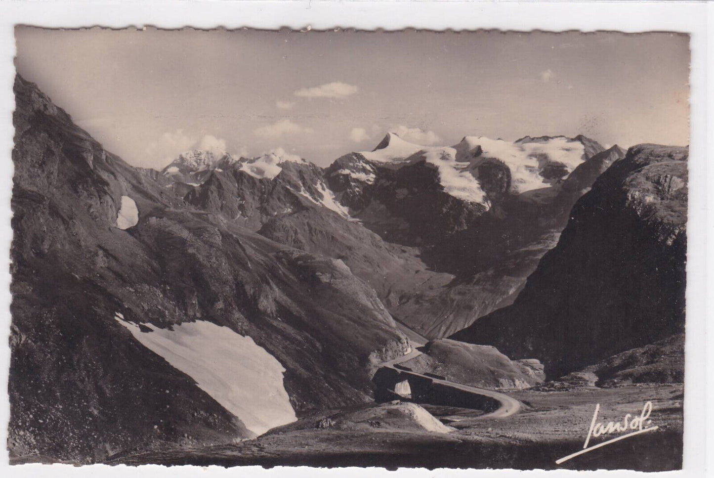 CARTE POSTALE CPSM LE COL DE L'ISERAN EN DESCENDANT SUR LA MAURIENNE