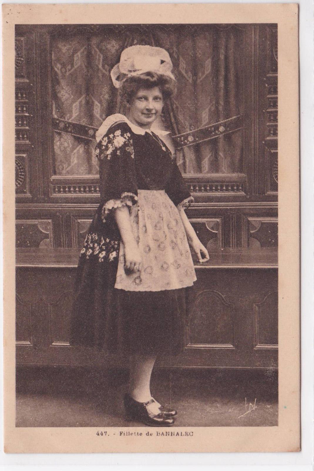 CARTE POSTALE ANCIENNE CPA FILLETTE DE BANNALEC BRETAGNE COSTUME COIFFE