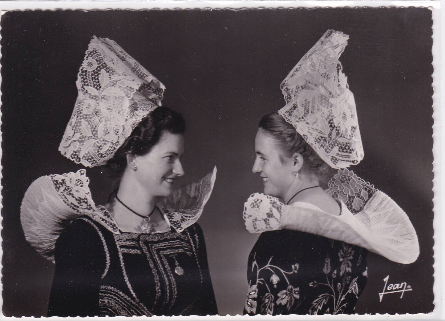 CPSM POSTCARD COSTUMES AND HEADDRESS FROM THE ELLIANT AND ROSPORDEN REGION