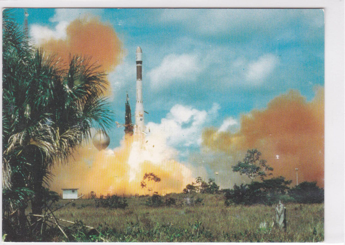 CARTE POSTALE CPM AEROSPATIALE FUSEE ARIANE 3 V10