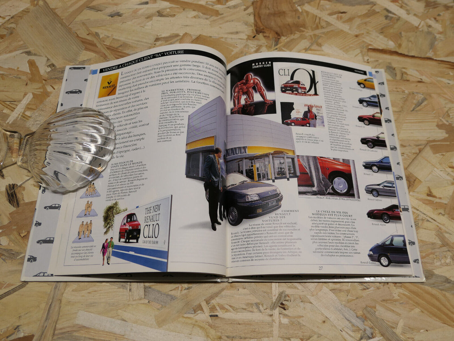 L'ALBUM RENAULT UN VOYAGE DANS L'ENTREPRISE / PHOTOS INDUSTRIE AUTOMOBILE 1992