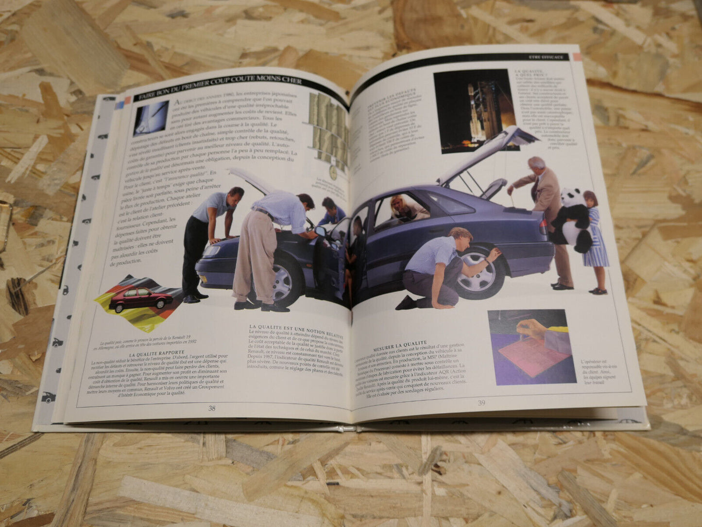 L'ALBUM RENAULT UN VOYAGE DANS L'ENTREPRISE / PHOTOS INDUSTRIE AUTOMOBILE 1992