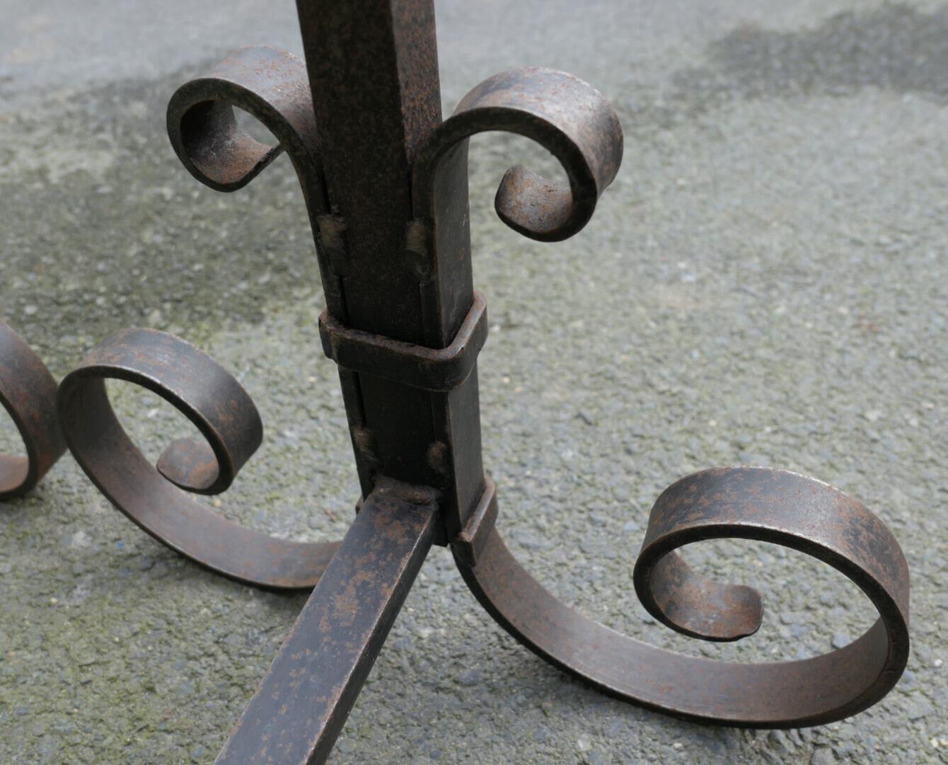 PAIRE D'ANCIENS CHENETS EN FER FORGE
