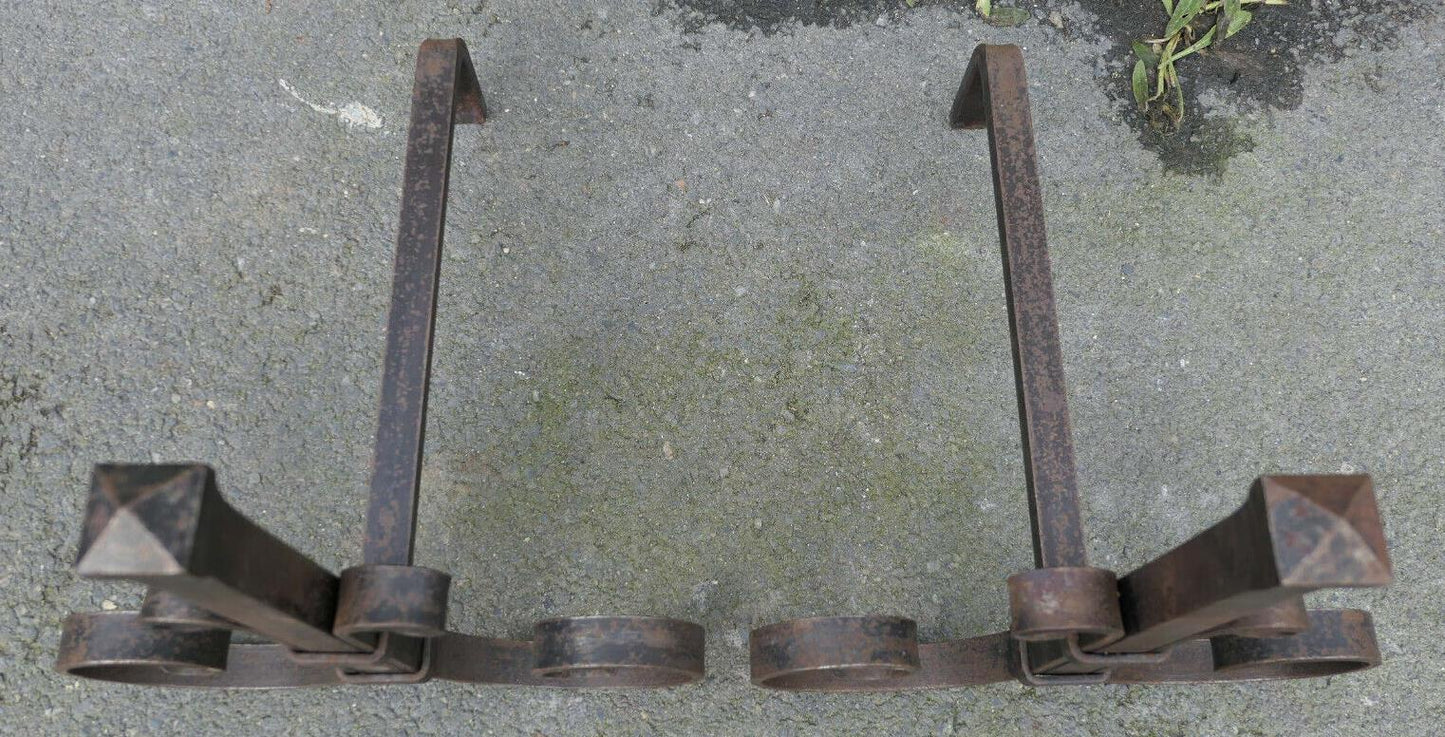 PAIRE D'ANCIENS CHENETS EN FER FORGE