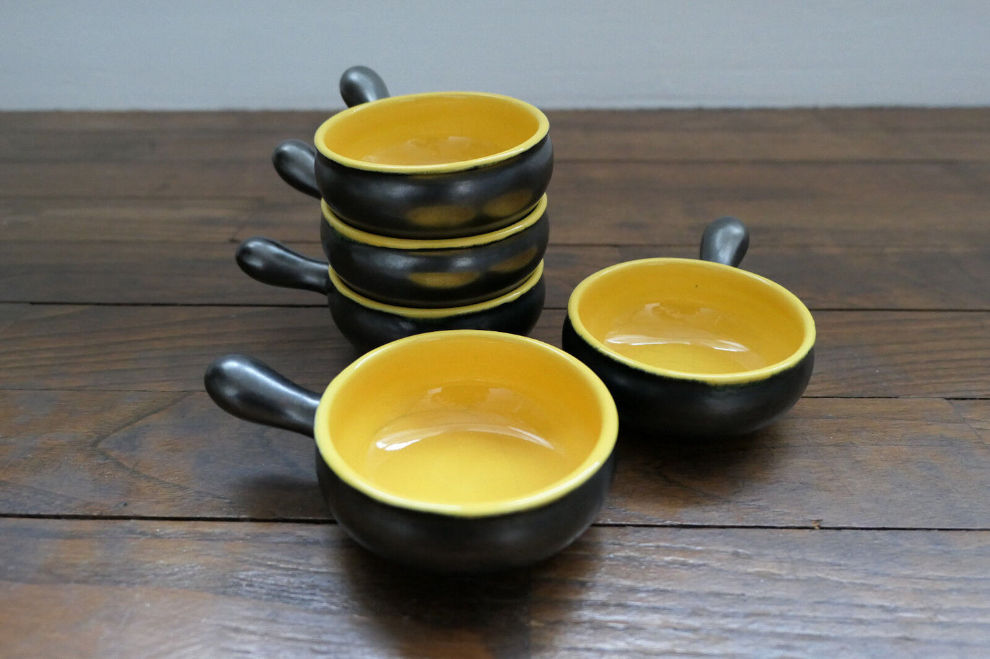 LOT SERIE DE 5 CAQUELONS CERAMIQUE VERNISSEE NOIR JAUNE DECO VINTAGE