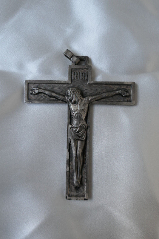 ANCIEN PENDENTIF RELIGIEUX CRUCIFIX CROIX INRI METAL