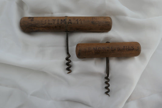 LOT DE 2 TIRE BOUCHONS ANCIENS BOIS COLLECTION BAR BISTROT VIN