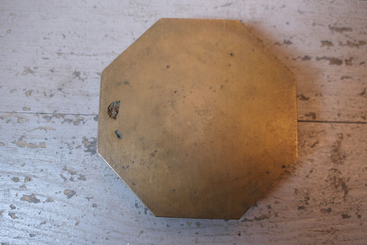 ANCIENNE PLAQUE OCTOGONALE BRONZE DECOR FEMME BRETONNE COIFFE