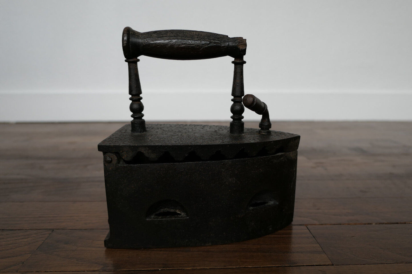 ANCIEN FER A REPASSER FONTE ET BOIS XIXe ANTIQUE