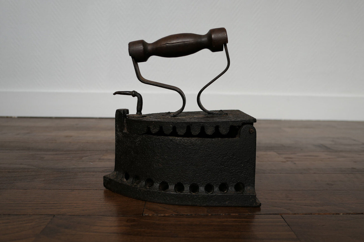 ANCIEN FER A REPASSER FONTE ET BOIS XIXe ANTIQUE IRON