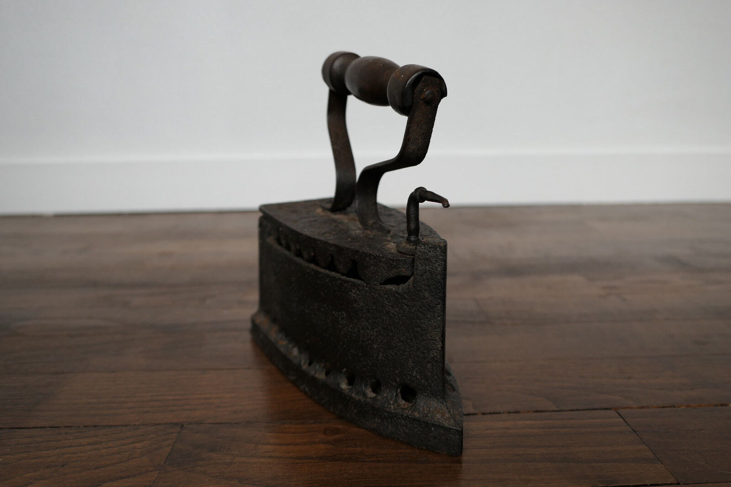 ANCIEN FER A REPASSER FONTE ET BOIS XIXe ANTIQUE IRON