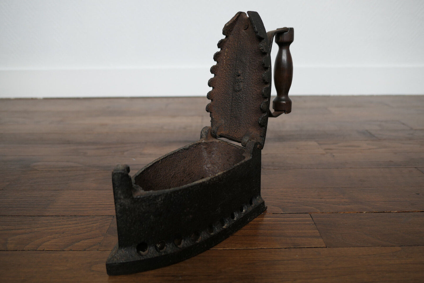 ANCIEN FER A REPASSER FONTE ET BOIS XIXe ANTIQUE IRON