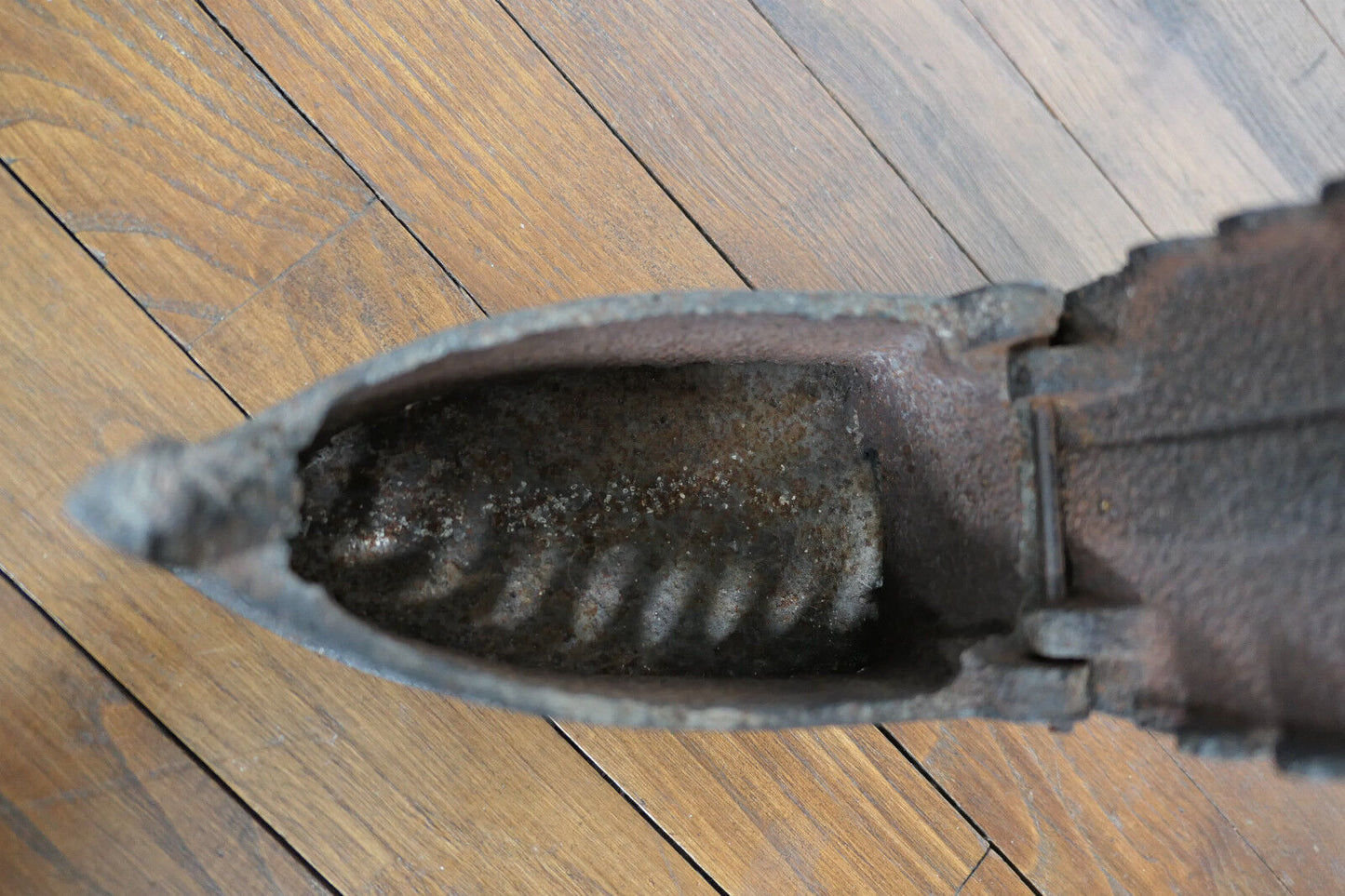 ANCIEN FER A REPASSER FONTE ET BOIS XIXe ANTIQUE IRON