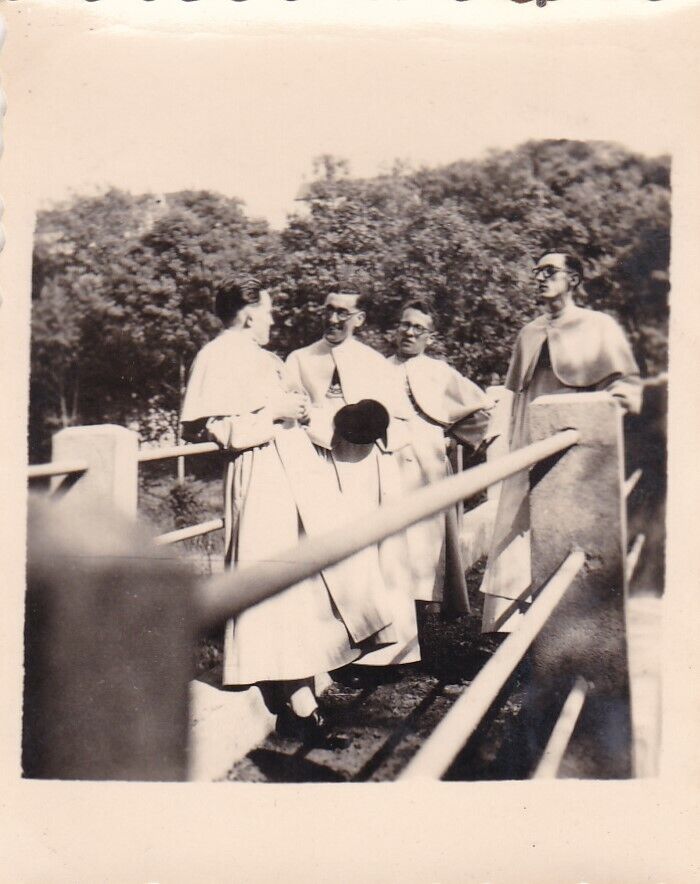 VINTAGE SNAPSHOT PHOTO ANONYME GROUPE HOMMES RELIGIEUX LOT X5