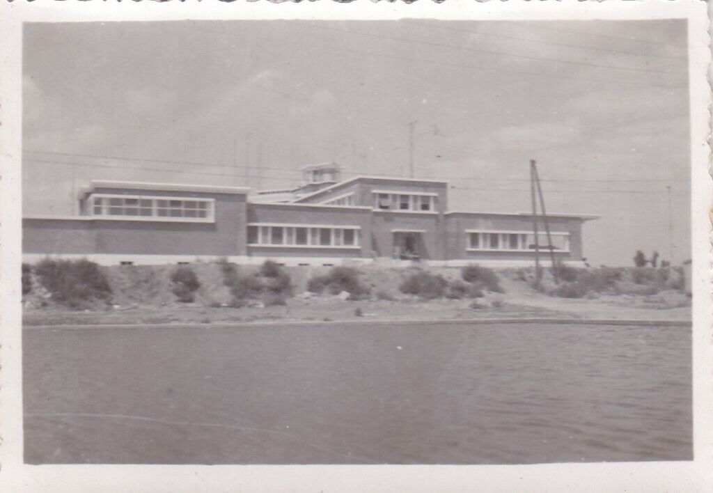 VINTAGE SNAPSHOT PHOTO AERONAUTIQUE AVIATION AVION TOUR DE CONTROLE