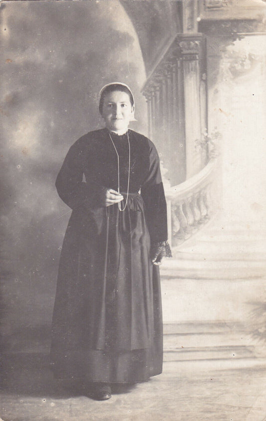 ANCIENNE CARTE PHOTO PORTRAIT FEMME BRETAGNE FINISTERE DOUARNENEZ CIRCA 1930