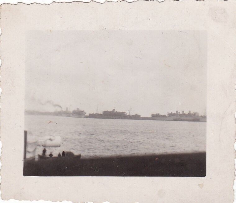 VINTAGE SNAPSHOT PHOTO AFRIQUE AFN MERS-EL-KEBIR BATEAUX DATEE 1944