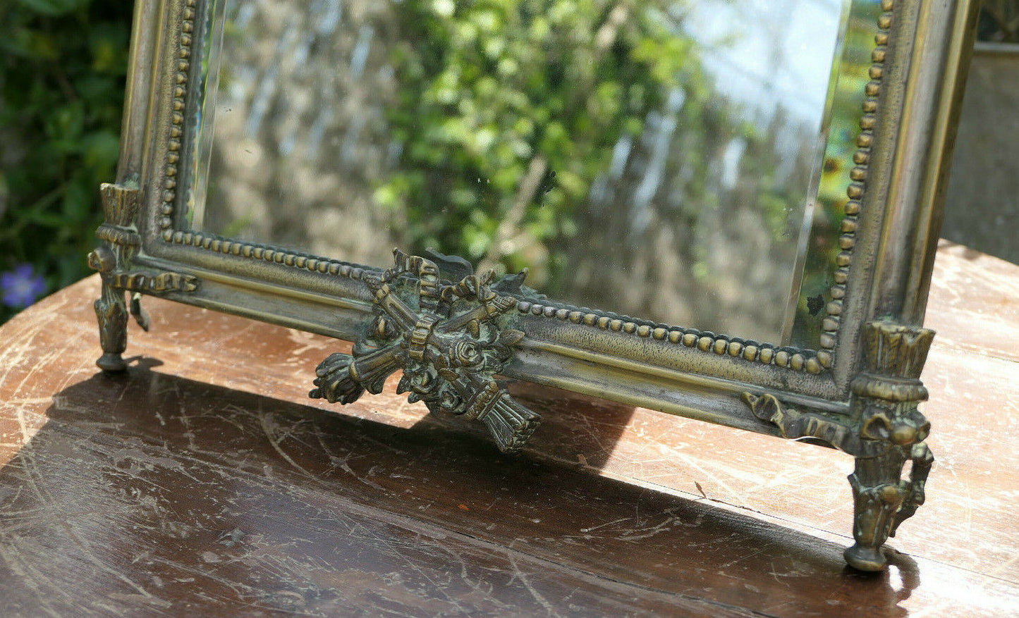 ANCIEN MIROIR DE TABLE A POSER XIXe GLACE BISEAUTEE METAL DORE