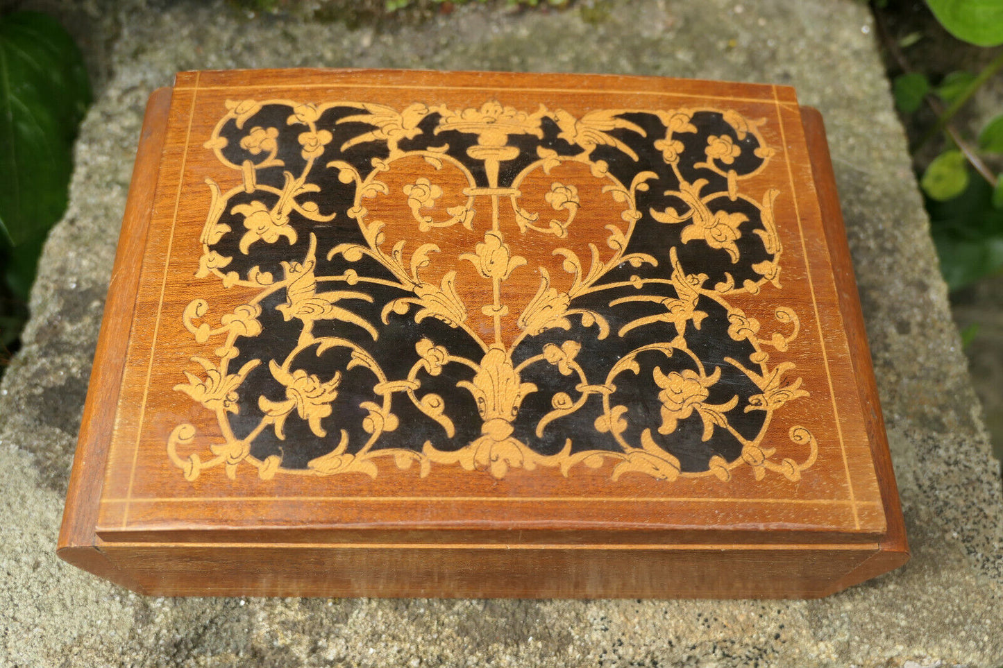 ANCIENNE PETITE BOITE COFFRET EN MARQUETTERIE
