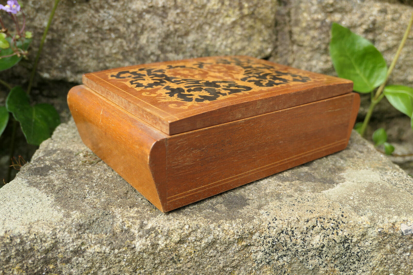 ANCIENNE PETITE BOITE COFFRET EN MARQUETTERIE