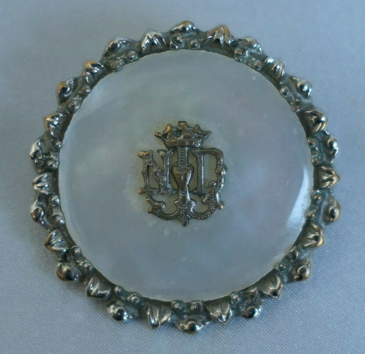 ANCIENNE BROCHE METAL COULEUR ARGENT ET NACRE ANCRE MARINE COEUR COURONNE ND