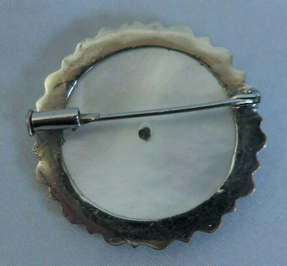 ANCIENNE BROCHE METAL COULEUR ARGENT ET NACRE ANCRE MARINE COEUR COURONNE ND