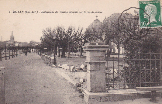 CARTE POSTALE ANCIENNE ROYAN BALUSTRADE DU CASINO DEMOLIE PAR LE RAZ-DE-MAREE