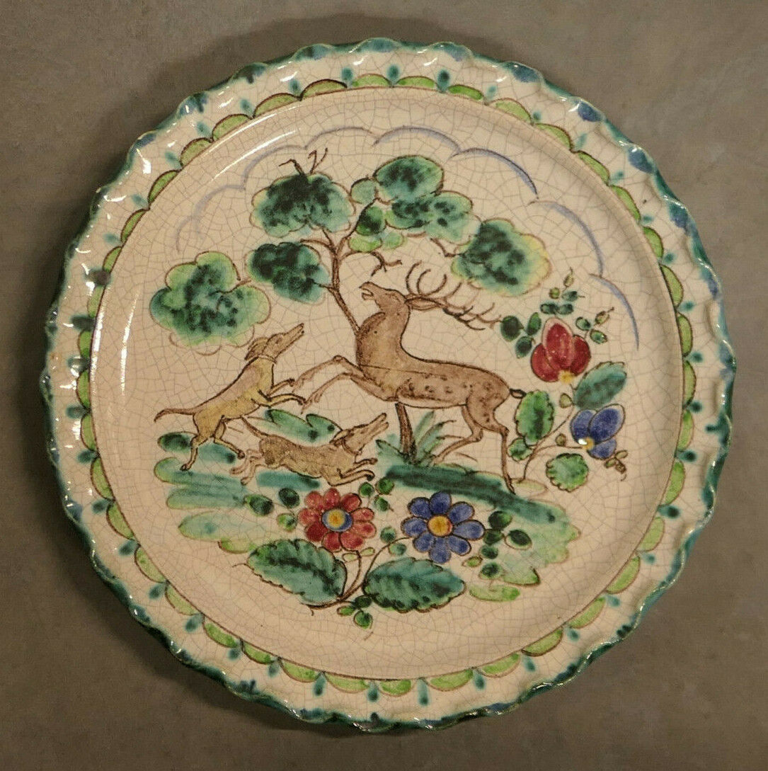 ANCIEN PLAT DECORATIF DECOR FLORAL & ANIMALIER SIGNATURE EN CREUX A IDENTIFIER
