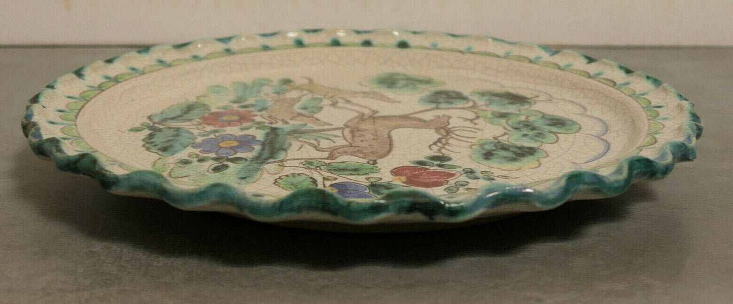 ANCIEN PLAT DECORATIF DECOR FLORAL & ANIMALIER SIGNATURE EN CREUX A IDENTIFIER