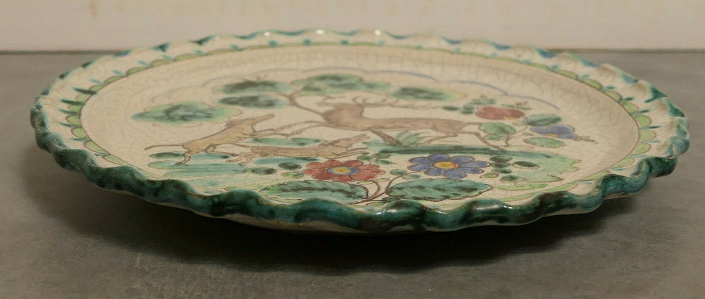 ANCIEN PLAT DECORATIF DECOR FLORAL & ANIMALIER SIGNATURE EN CREUX A IDENTIFIER