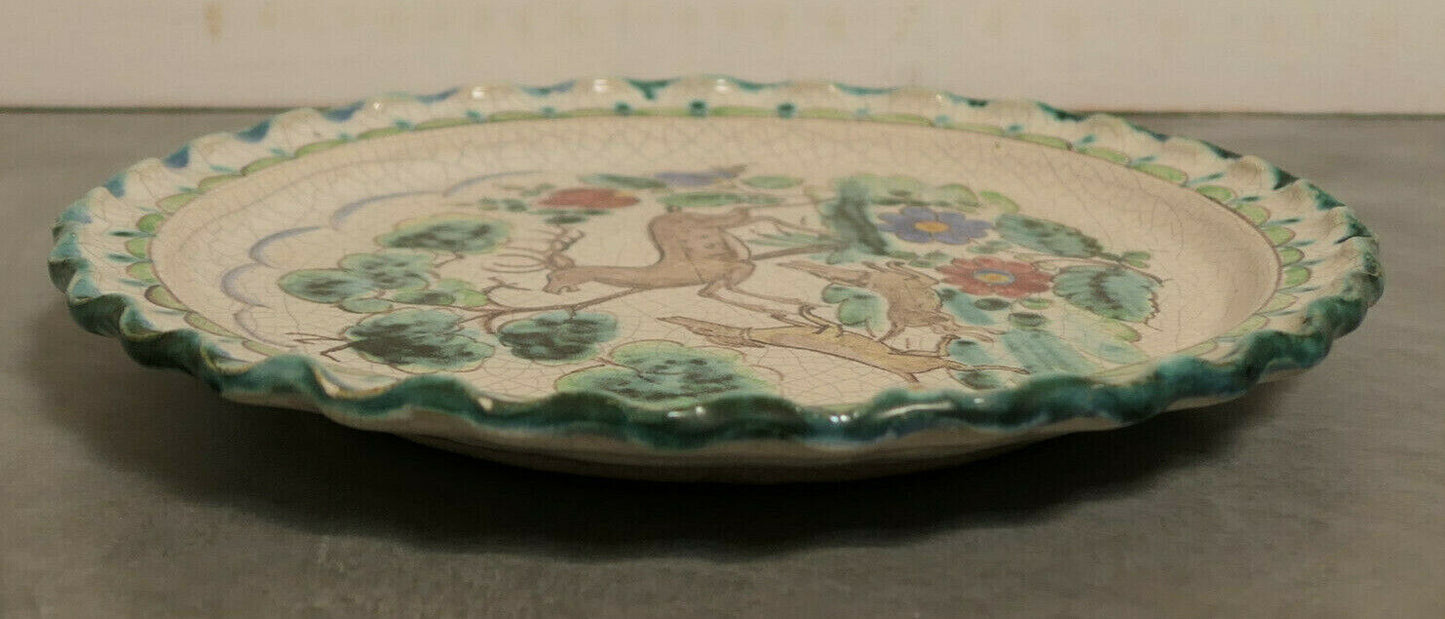 ANCIEN PLAT DECORATIF DECOR FLORAL & ANIMALIER SIGNATURE EN CREUX A IDENTIFIER
