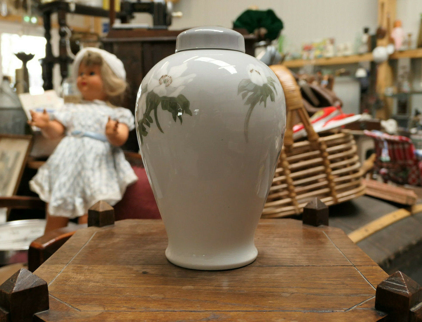 ANTIQUE ROYAL COPENHAGEN PORCELAIN URN FLOWERS 1889-1922 ART NOUVEAU