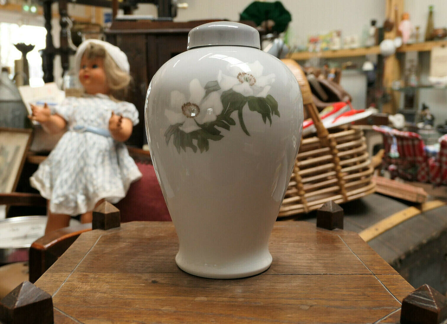 ANTIQUE ROYAL COPENHAGEN PORCELAIN URN FLOWERS 1889-1922 ART NOUVEAU