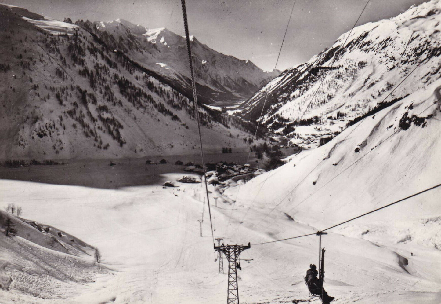 CPSM BLACK & WHITE POSTCARD / IN THE MONT-BLANC COUNTRY LE TOUR SEEN UNDER THE SNOW