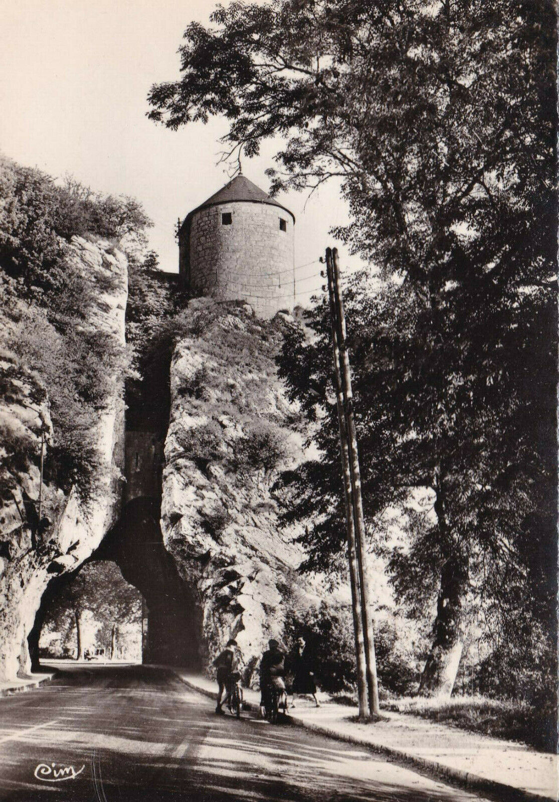 CPSM BLACK & WHITE POSTCARD / BESANCON CUT DOOR (1957)