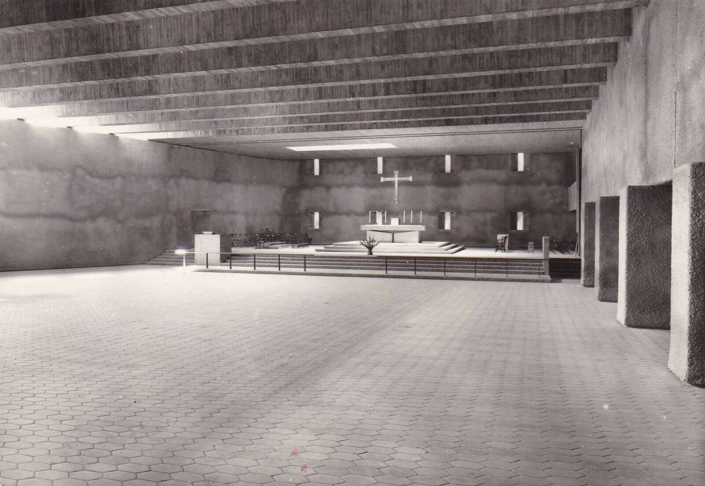 CPSM BLACK & WHITE POSTCARD / ARS THE CRYPT IN THE WAY OF COMPLETION (PINSARD)
