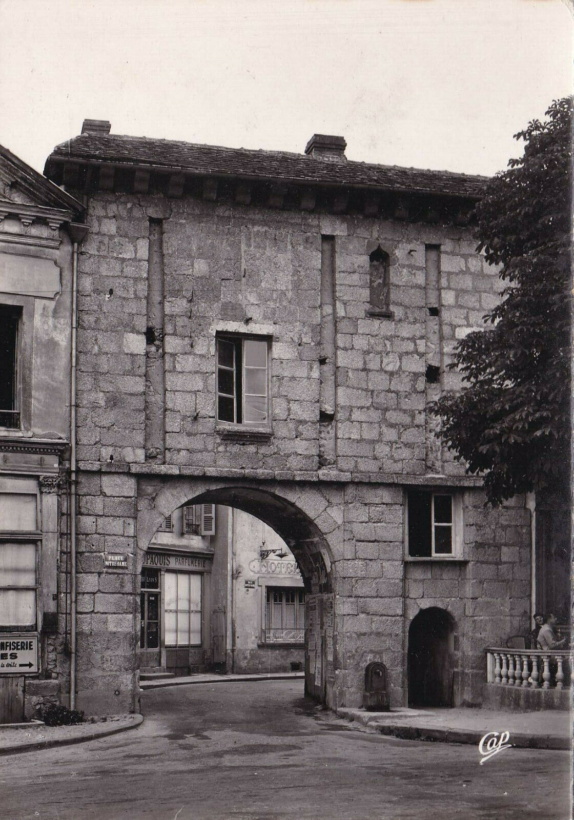 CPSM BLACK & WHITE POSTCARD / CHINON CASTLE THE PORTE NOTRE-DAME