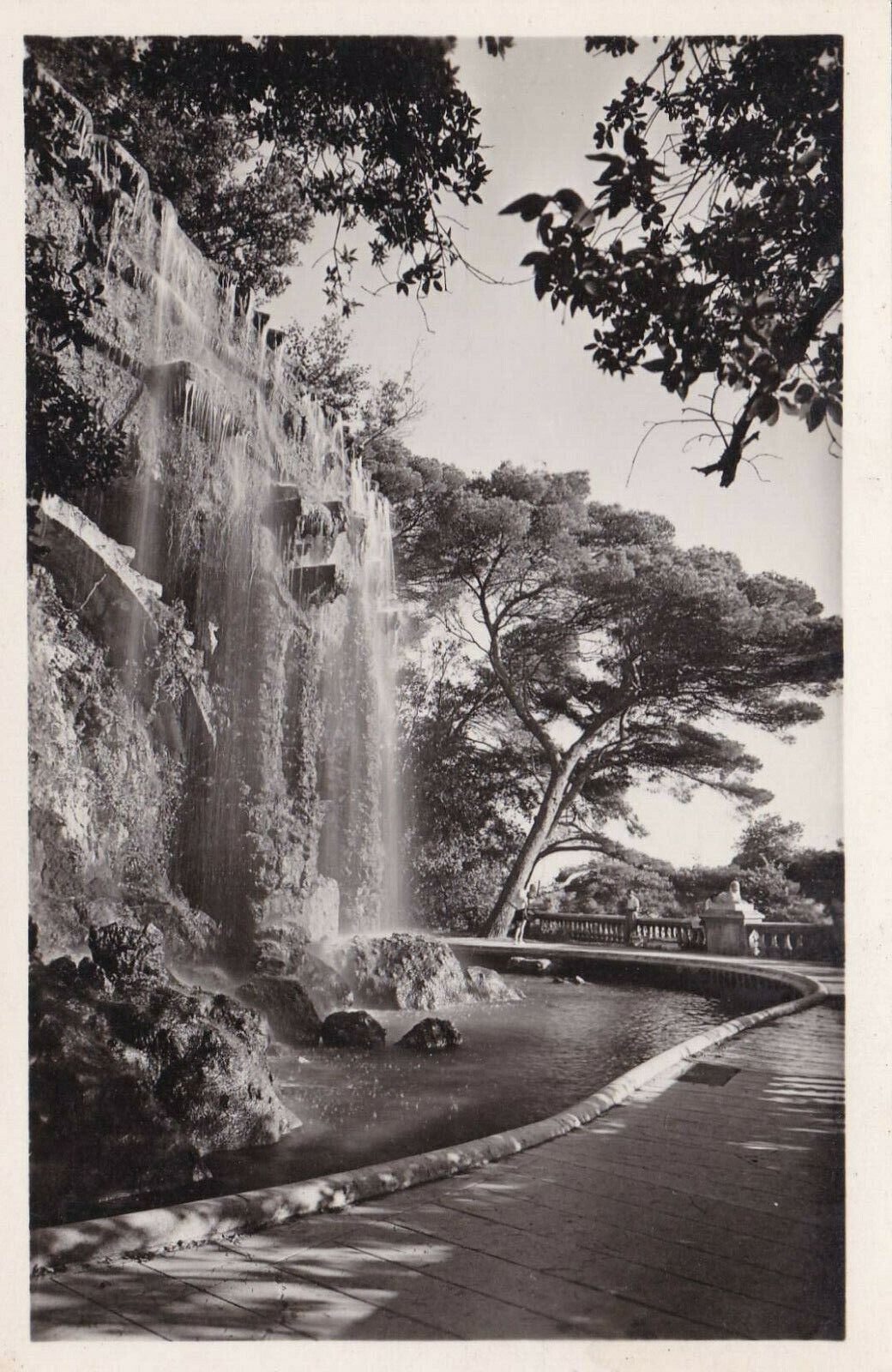 CARTE POSTALE CPSM NOIR ET BLANC / NICE LA CASCADE DU CHATEAU
