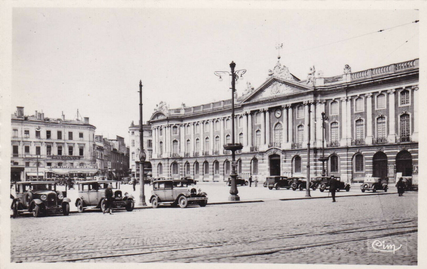 OLD BLACK AND WHITE POSTCARD / TOULOUSE FACADE OF THE CAPITOL