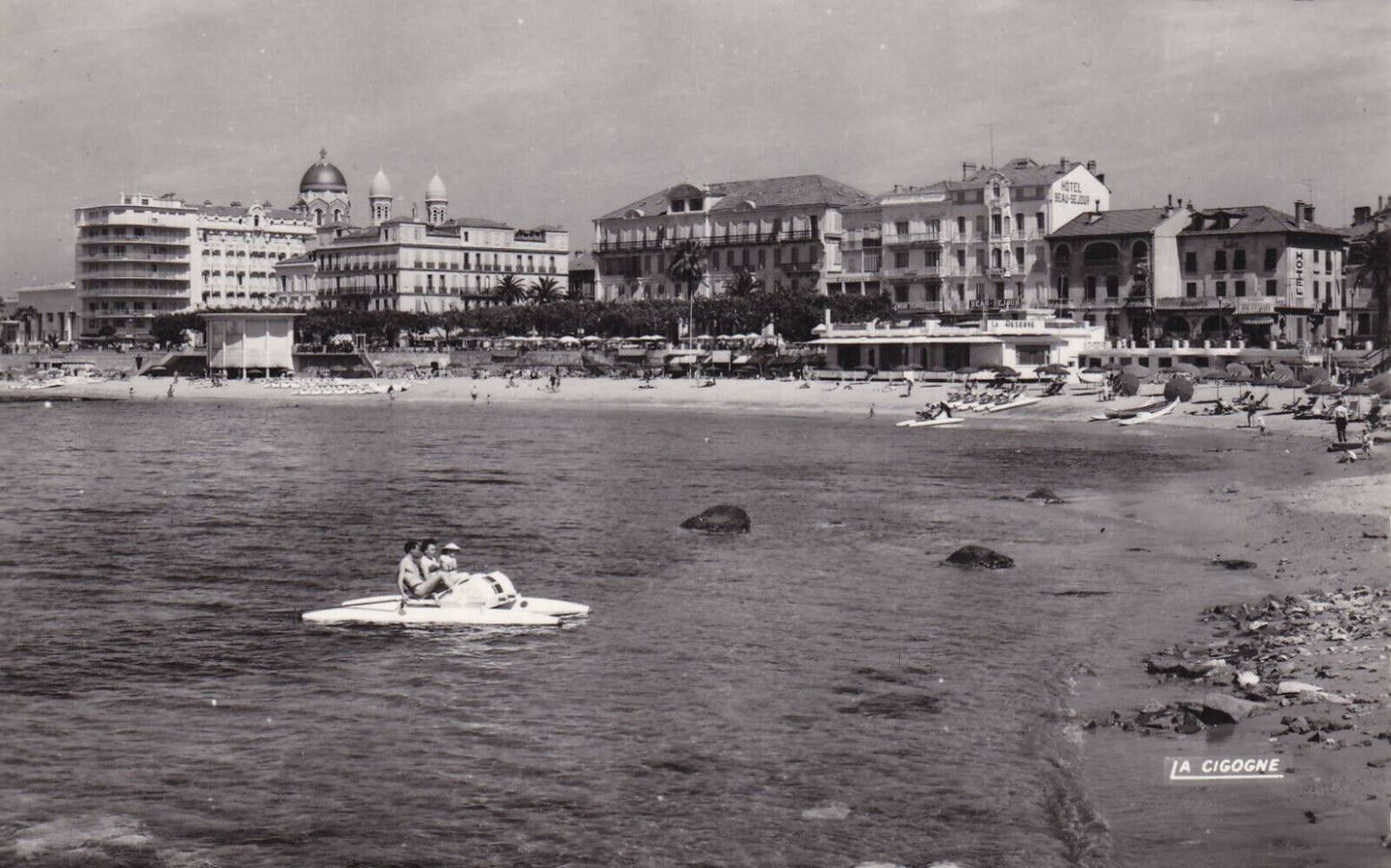 CARTE POSTALE CPSM NOIR ET BLANC / SAINT-RAPHAEL LA PLAGE