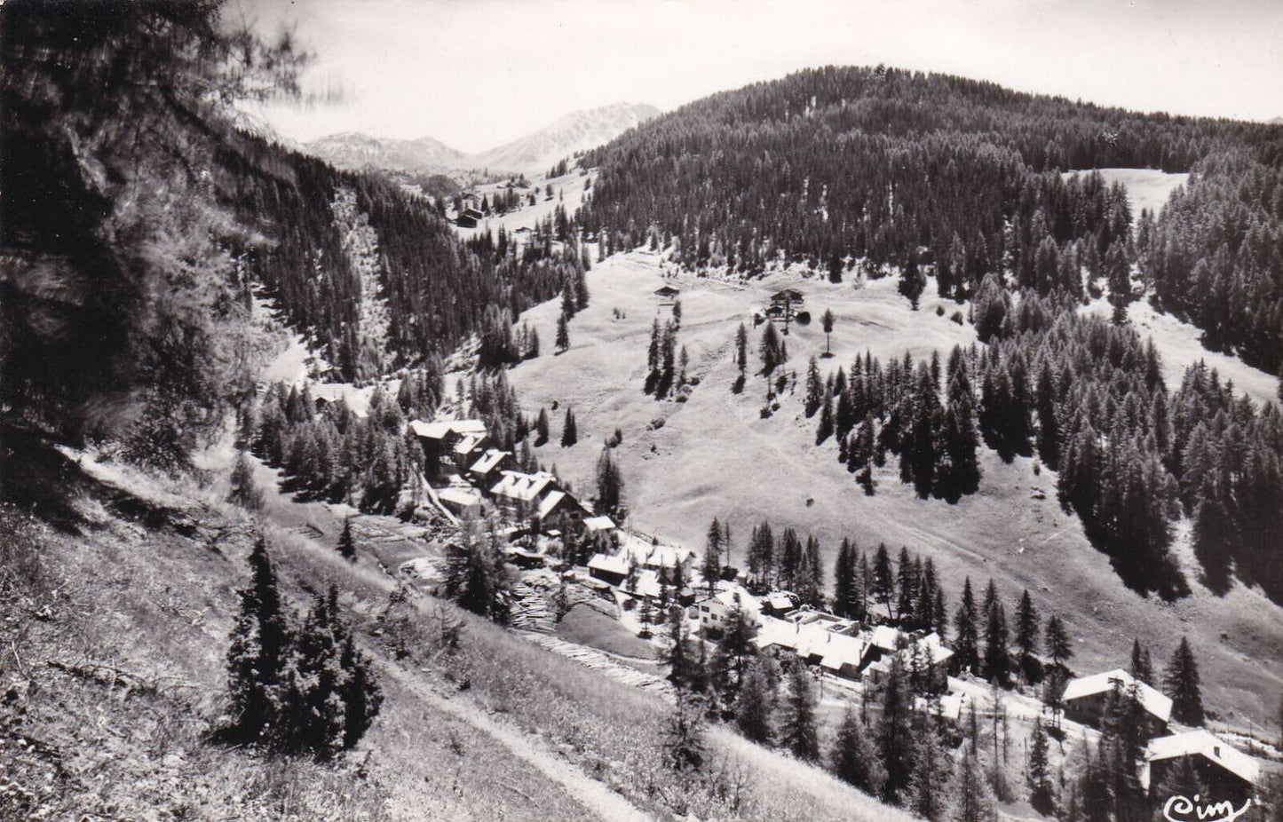 CARTE POSTALE CPSM NOIR ET BLANC LA PLAGNE SUR AIME SAVOIE VUE GENERALE