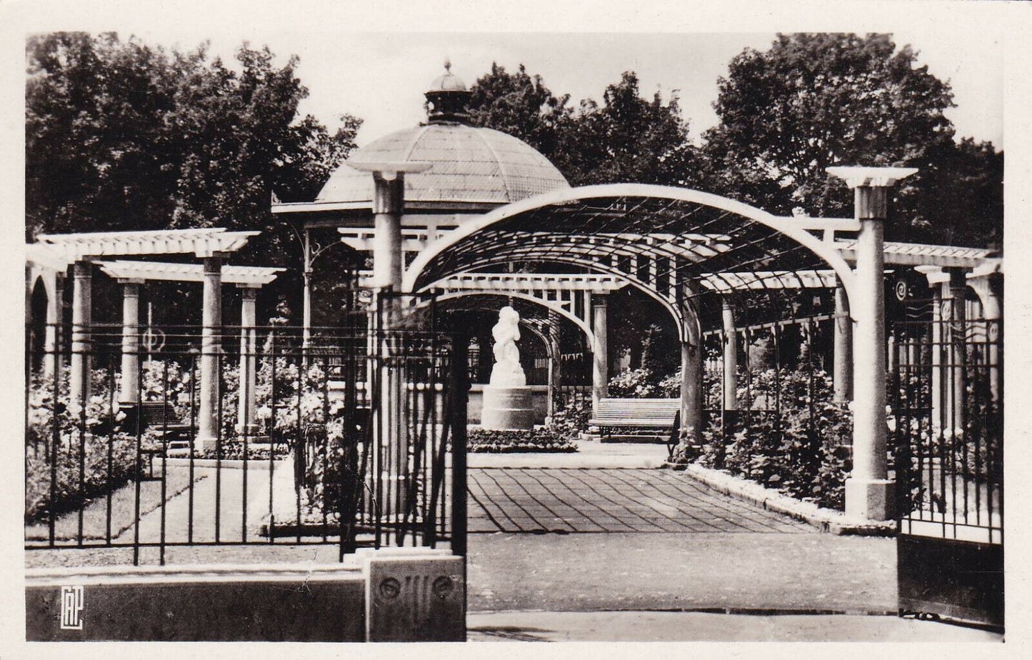 CARTE POSTALE ANCIENNE CPA NOIR ET BLANC / BELFORT SQUARE CARLOS BOHN ROSERAIE