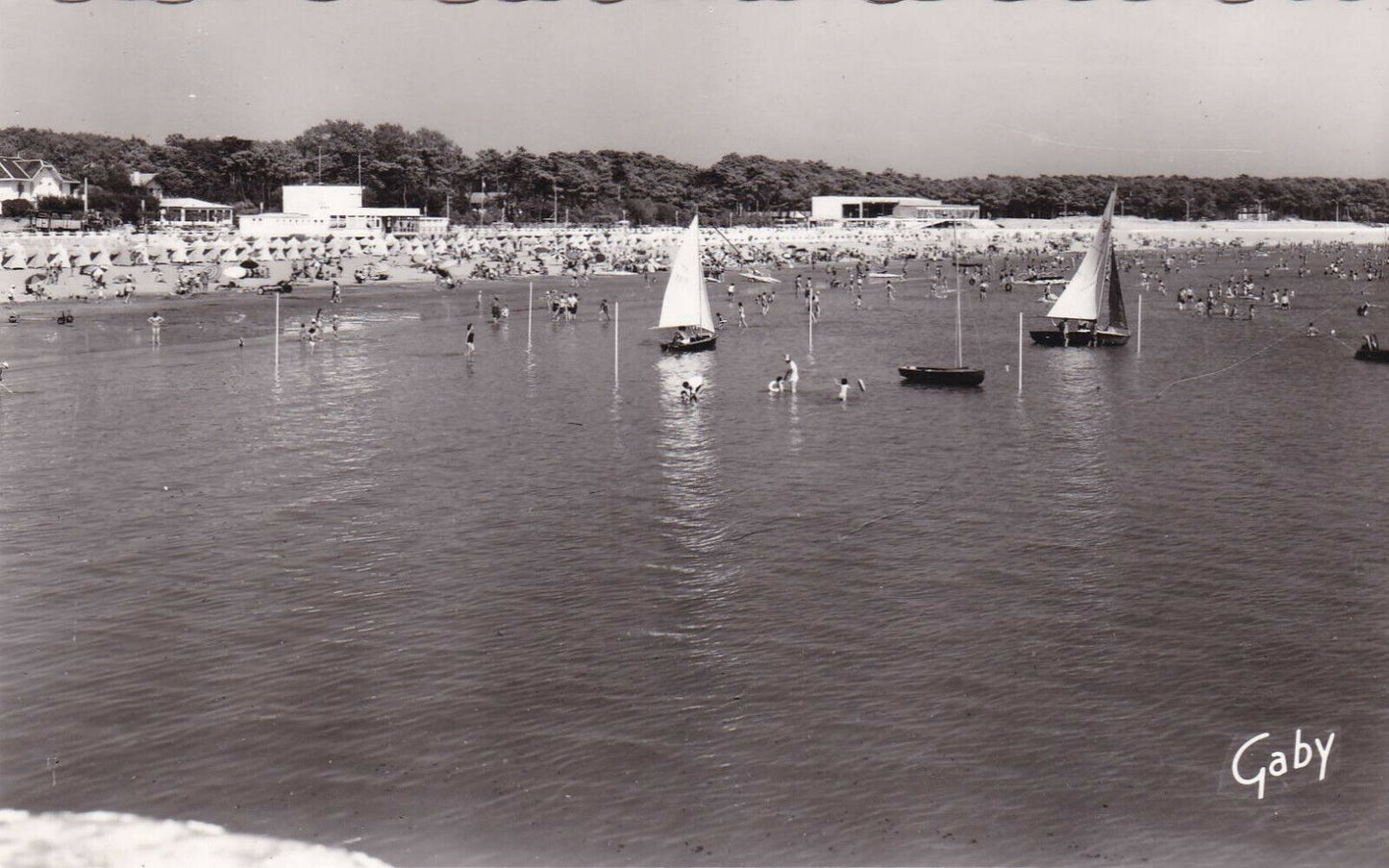 CPSM BLACK AND WHITE POSTCARD / ST-GEORGES-DE-DIDONNE LA PLAGE