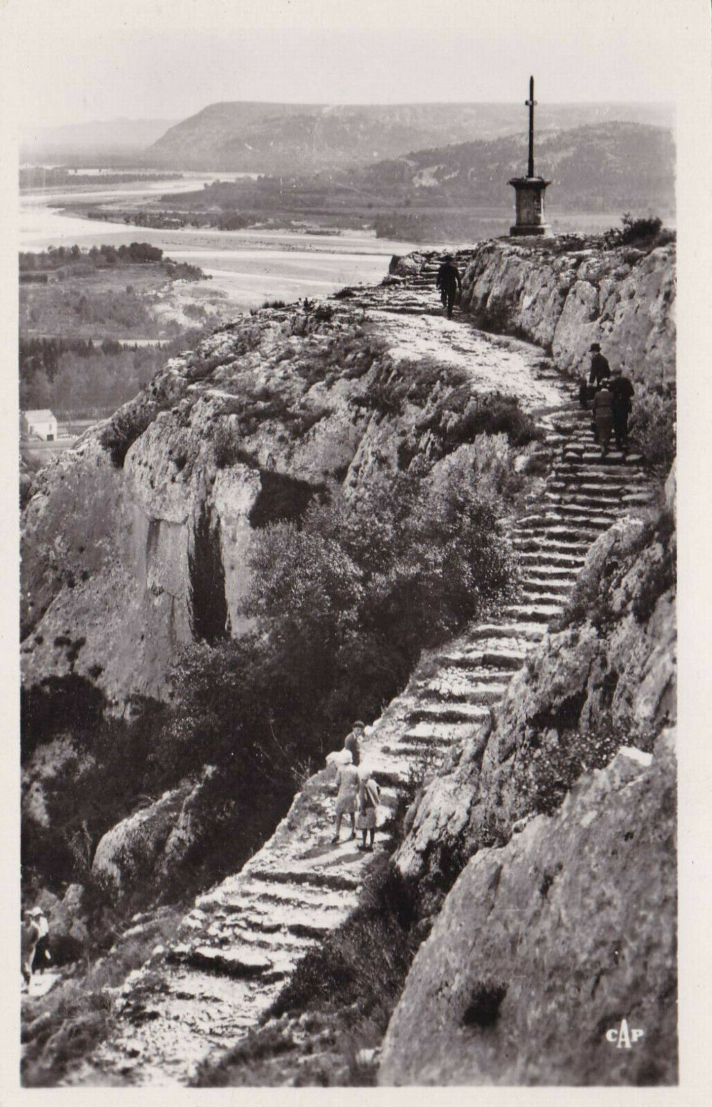 SET OF 2 OLD BLACK AND WHITE CPA POSTCARDS / CAVAILLON CAP