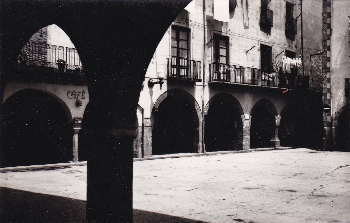 OLD POSTCARD CPA BLACK AND WHITE / SAN JUAN DE LAS ABADESAS PLAZA ESPANA