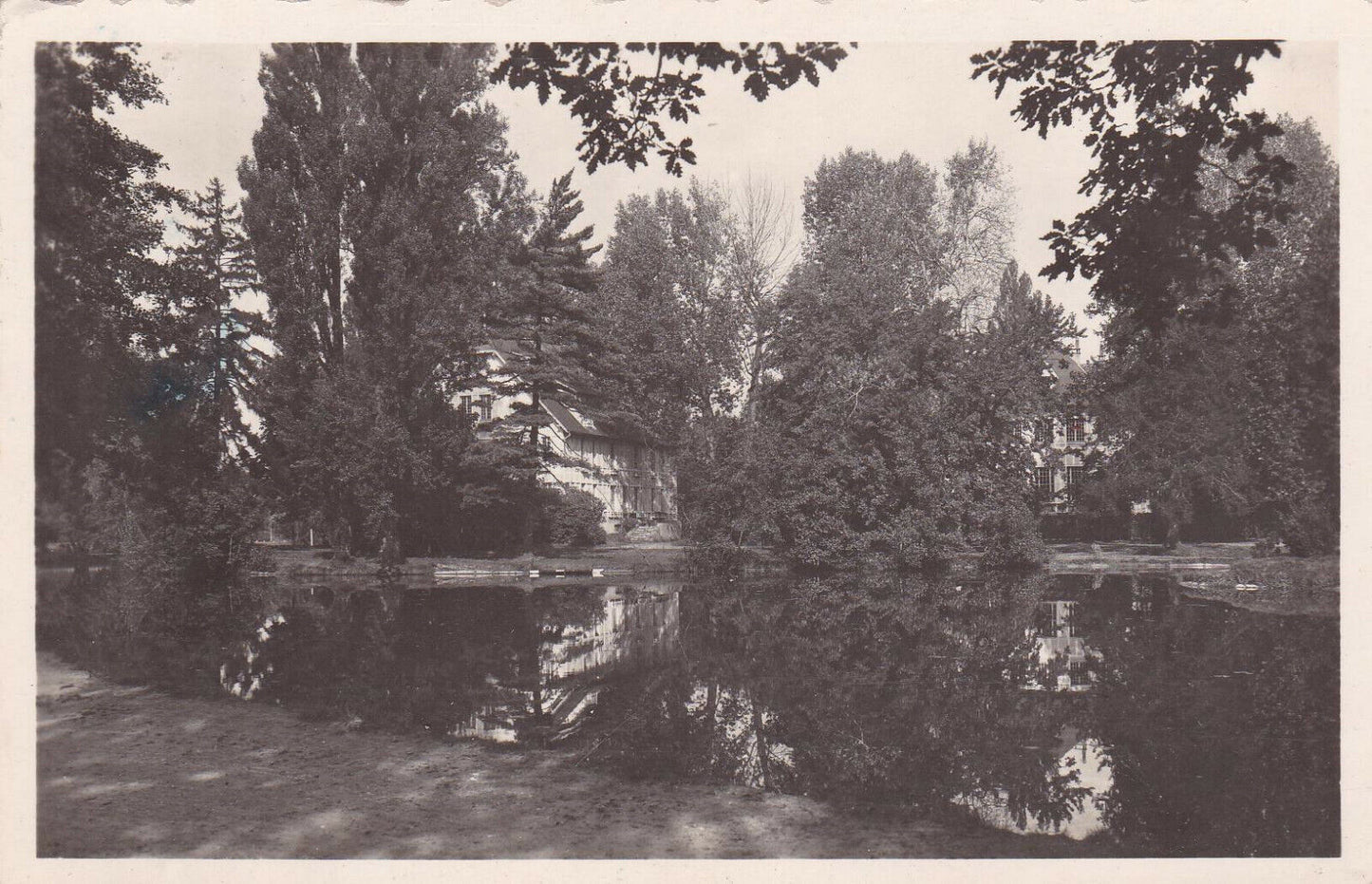 CPSM BLACK & WHITE POSTCARD / LE VESINET IBIS LAKE (1947)